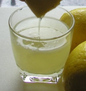 Козметичко средство, лек и природен дезифициенс: 30 начини на кои може да го употребите лимонот
