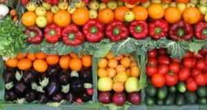 Знаете ли: Oва овошје и зеленчук има пестициди дури и по миењето