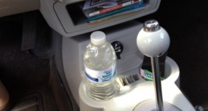 Жените не смеат да пијат од пластични шишиња кои стоеле во автомобил!
