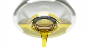 Плакнете ја устата со сончогледово или сусамово масло – еве за што се помага