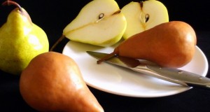 Никако не ја фрлајте кората од крушите и јаболката – еве што се лечи