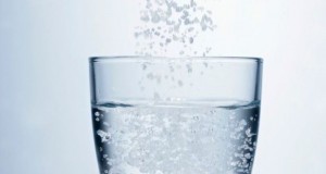 Една чаша солена вода дневно регулира еден куп проблеми – ЕВЕ ШТО ЛЕЧИ